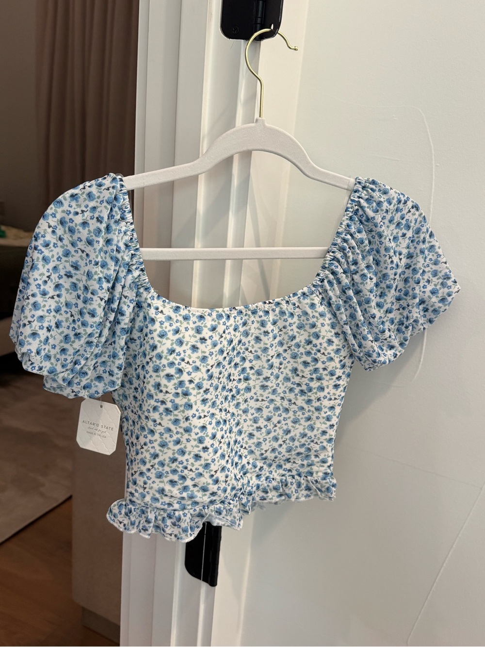 Altar'd State Blue Floral Puff-Sleeve Crop Top - Picture 2 of 4